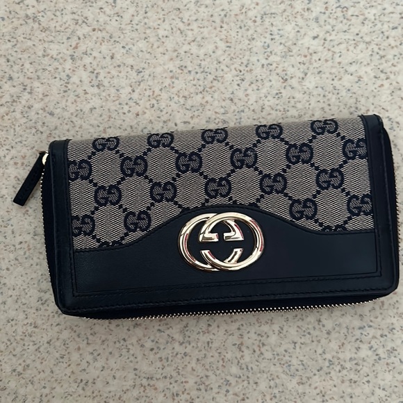 Authentic Gucci Monogram Wallet - Picture 1 of 9